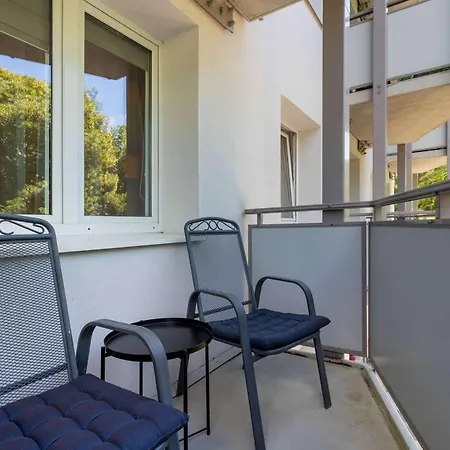 Cozy With Balcony Near The Forest In By Renters Апартаменти Сопот