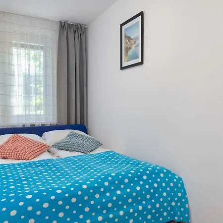 Апартаменти Cozy With Balcony Near The Forest In By Renters
