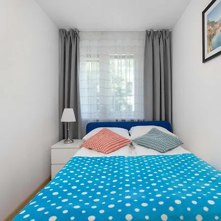 Apartman Cozy With Balcony Near The Forest In By Renters *